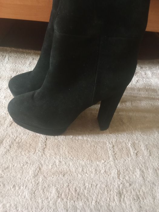 Продам замшевые сапоги