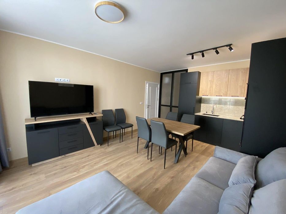 Дава се под наем Тристаен апартамент в Варна, Бриз - 95 кв.м за 1100 € - Снимка #1