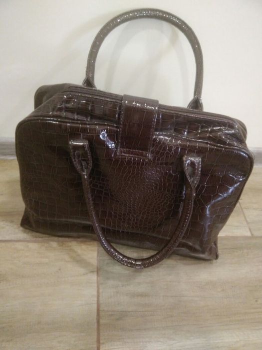 Голяма чанта кафяв лак