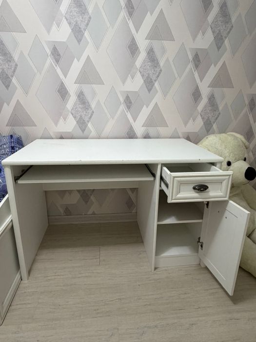 Продам шкаф и письменный стол