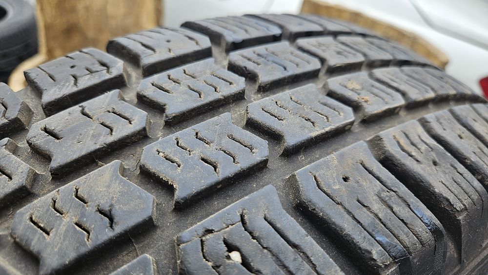 4бр гуми 205 75 16С сава