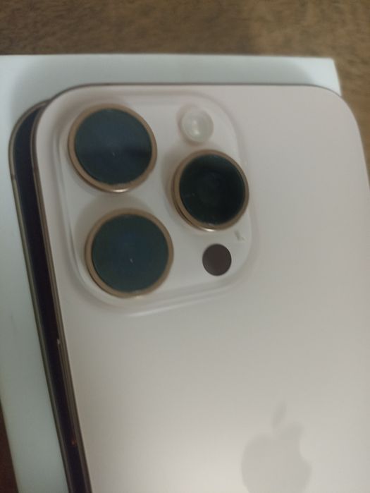 iPhone 16 Pro Max Gold impecabil