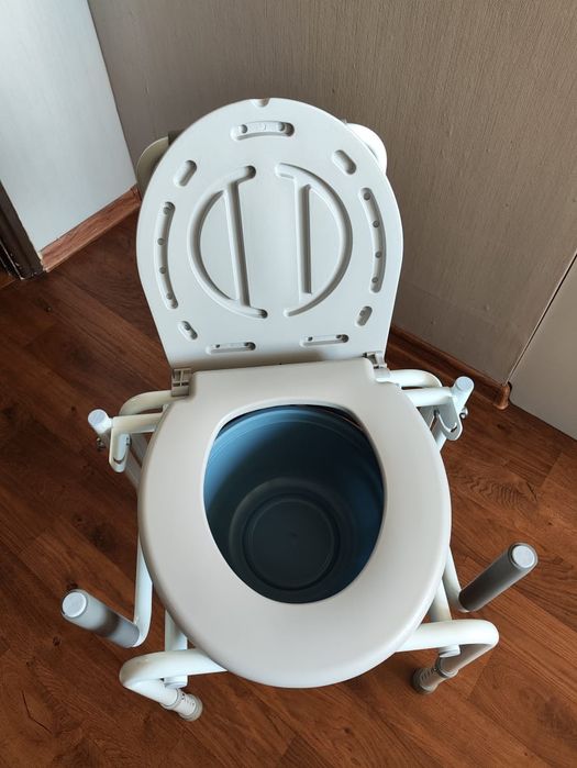 Санитарный стул для инвалидов