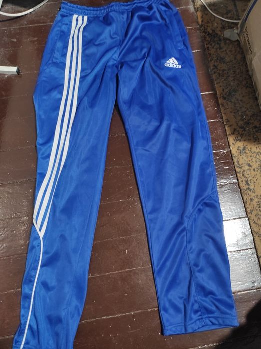 Спортен екип Adidas, размер М, ново