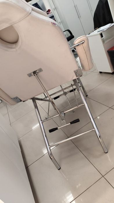 Продам кушетку б у. В хорошем состоянии.