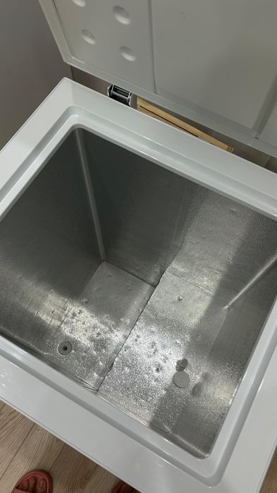 Продам Морозилку Midea