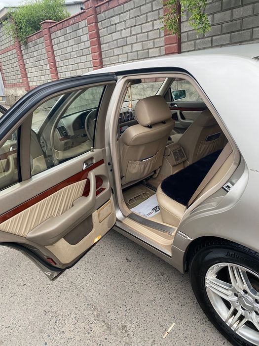 Машина Mercedes 140