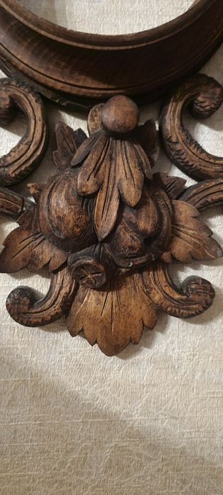 Дърворезба от орех със термометър и отвор за часовник или барометър