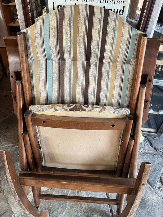 Люлеещ дървен  стол