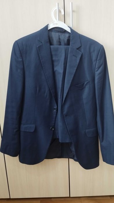 Продам классический костюм