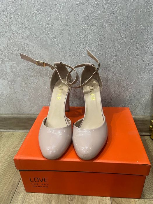 Женские туфли на каблуке