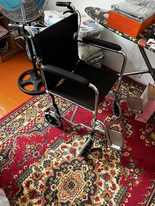 Продам инвалидную коляску