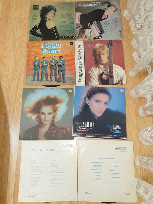 Продаются разные пластинки разные цены.