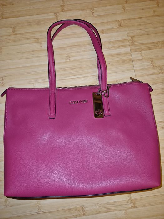 Vand poseta Calvin klein complet noua