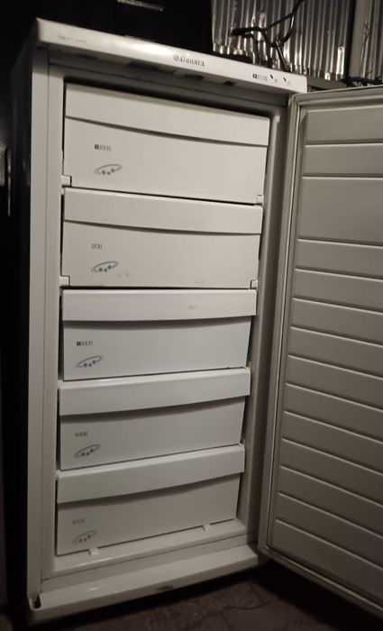 Морозильник вертикальный