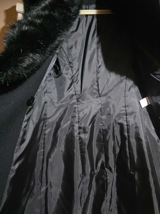 Palton negru cambrat
