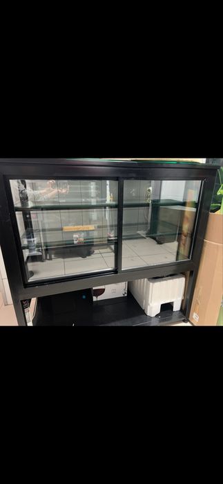 Витрина стеклянная, 50.000 тг, торг