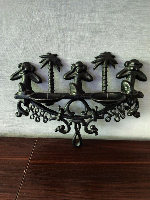 Подсвечник "Три обезьянки"