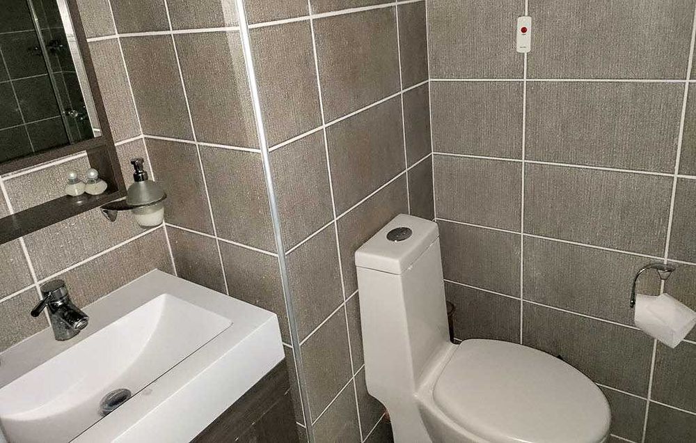 Продава се Двустаен апартамент в Варна, Център - 62 кв.м за 1194 €/кв.м - Снимка #2