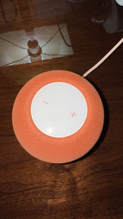 Умная колонка Apple