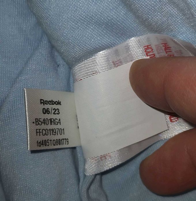 Geaca de copii REEBOK noua, mar 110, pentru 4-5 ani