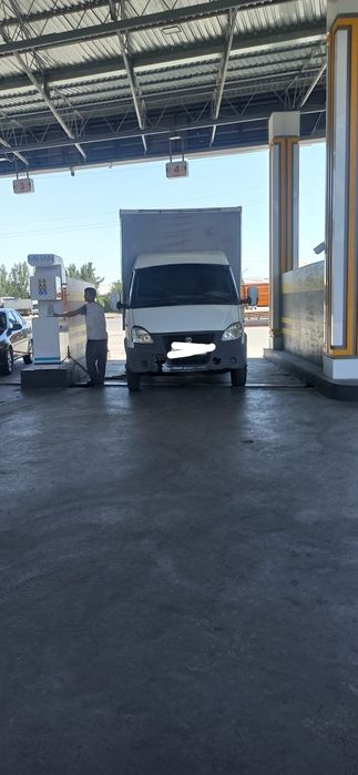 Gazel  sotiladi  2005 yil  yuk tentli furgon
