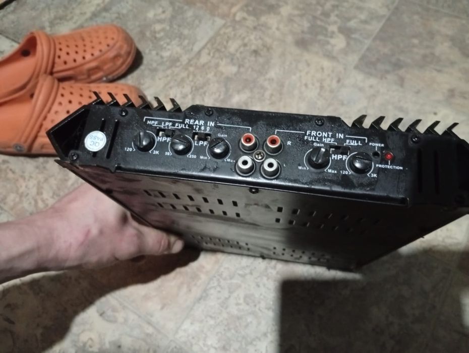 Продам усилитель 4 канальный