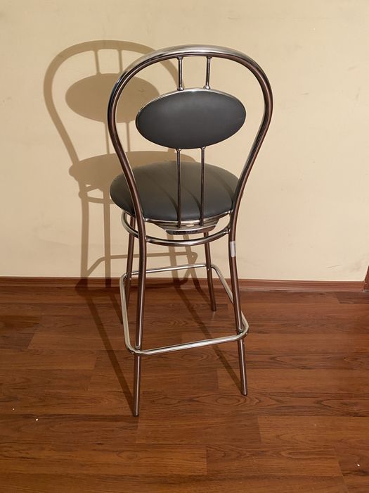 Стулья барные  прочный металл