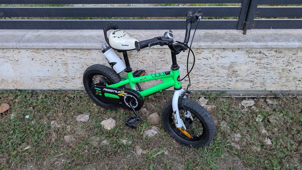bicicletă RoyalBaby Freestyle pe verde cu roți de 12 inch