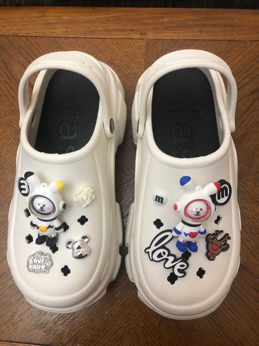 Кроксы на высокой танкетке с набором 3 D украшений