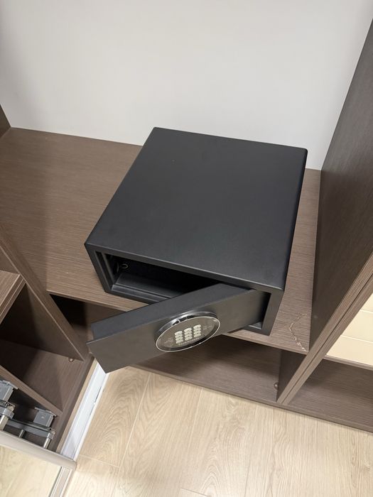 Сейф 40 на 40 метал