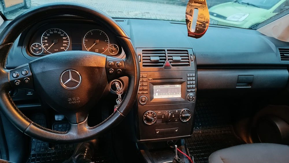 Mercedes A Class 1.9 Motorină – 2010 – AC – Scaune încălzite