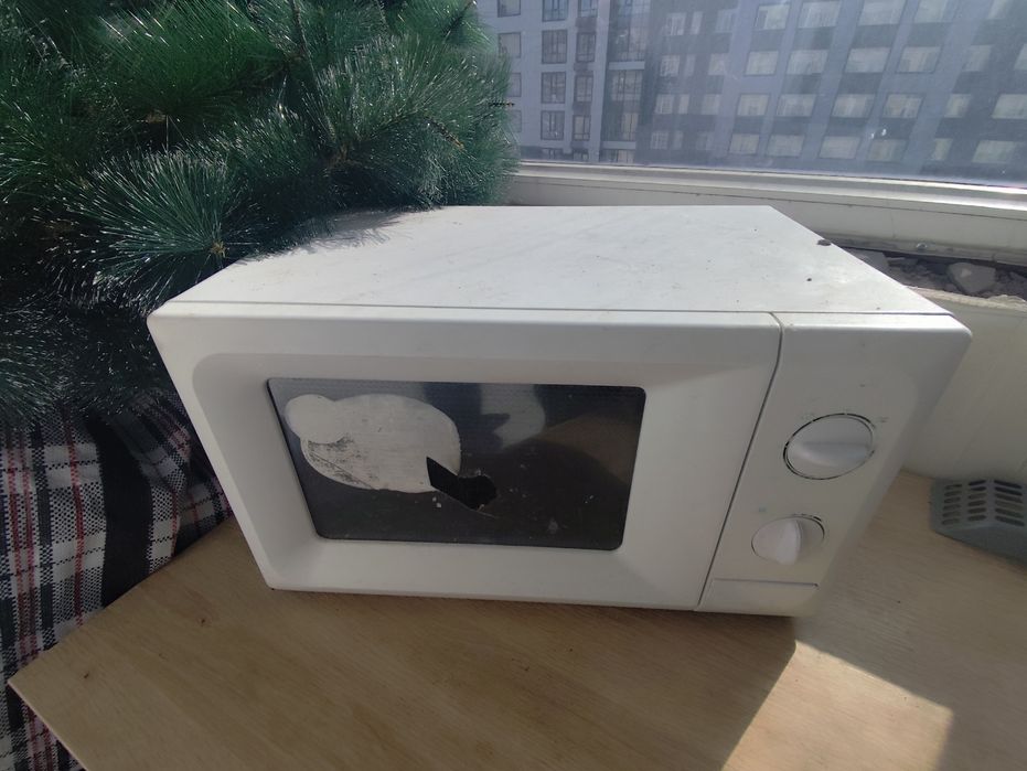 Отдам бесплатно микроволновку