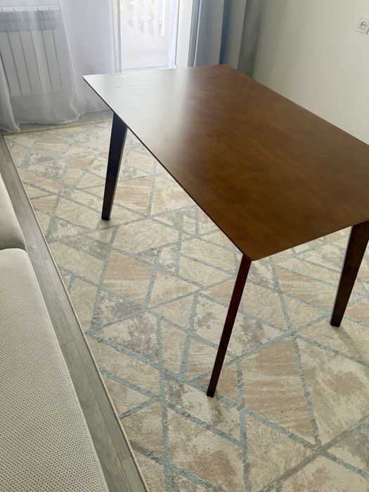 Стол деревянный , качественный