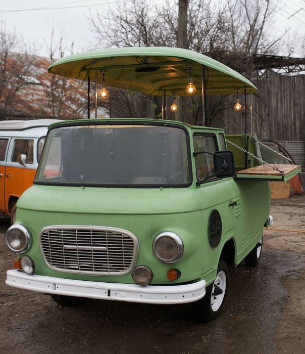 Bar mobil tip van pentru nunți și evenimente