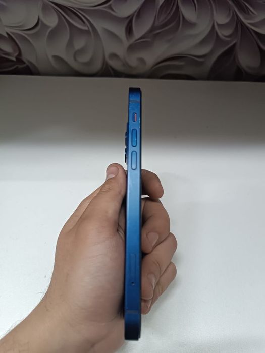 Продам Iphone 12