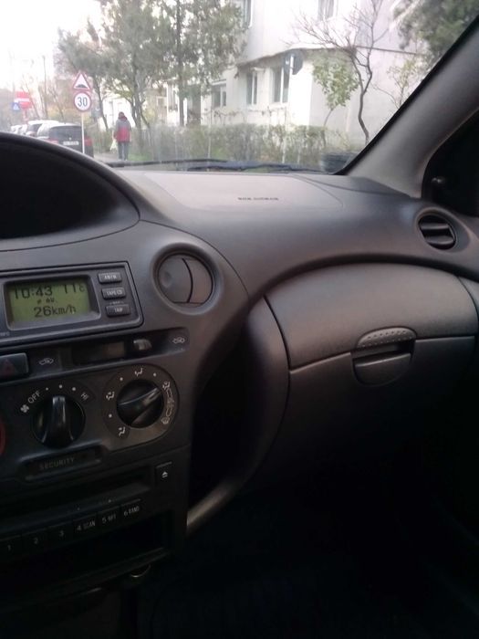 Vind Toyota Yaris 1.4 D, stare buna