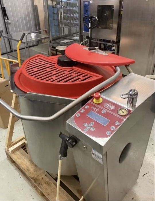 Електропарен казан 300 л 9 бр.