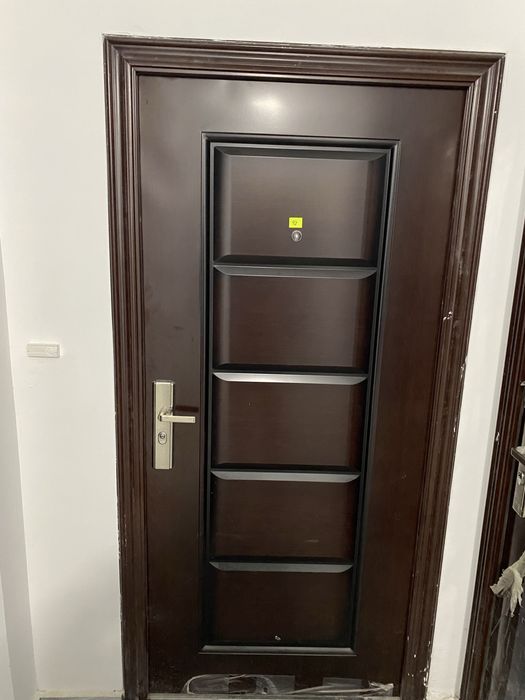 Метална входна врата