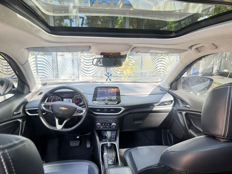 Tracker premier пробег 23.000 km состояние идеальное
