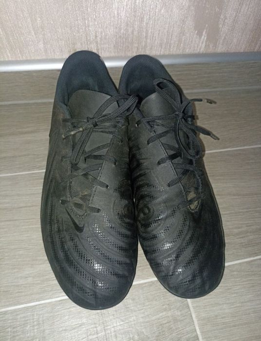 Бутонки за футбол Nike