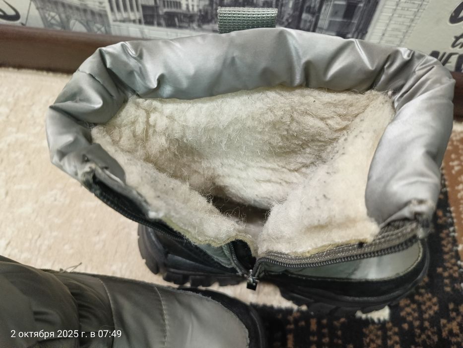 Продается зимняя детская обувь