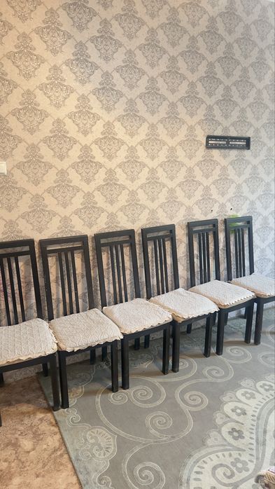 Стол с 8 стульями