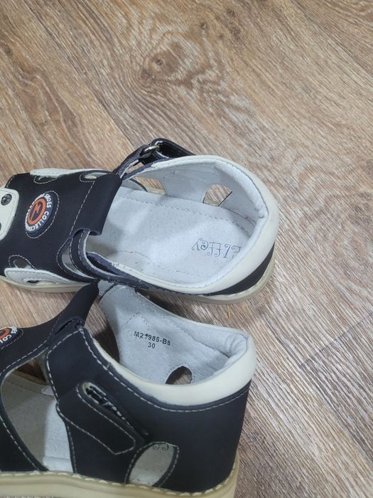 Сандали новые продам
