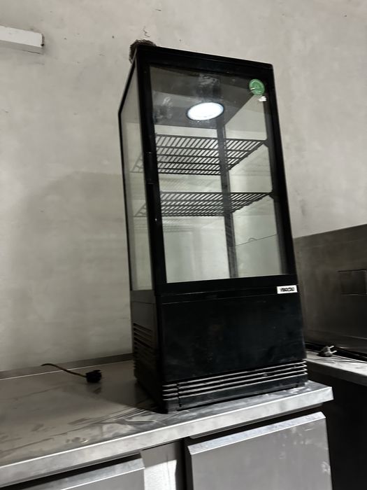 Хладилна витрина за торти 90см