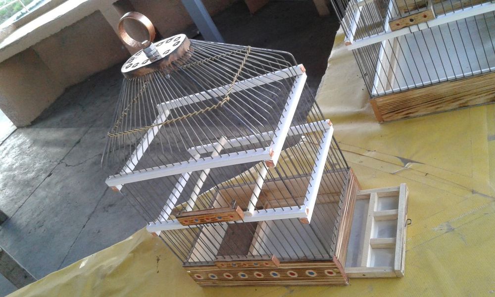 Клетки для попугаев и канареек.