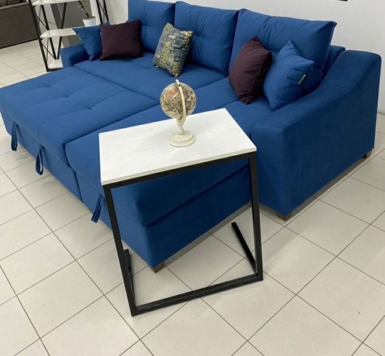 Уголок гостиной цвет електро в интерьере