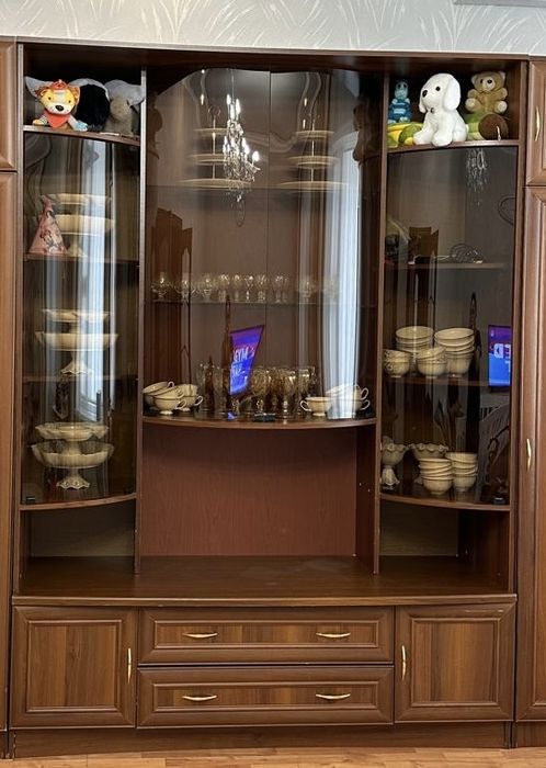 Продам сервант для гостиной