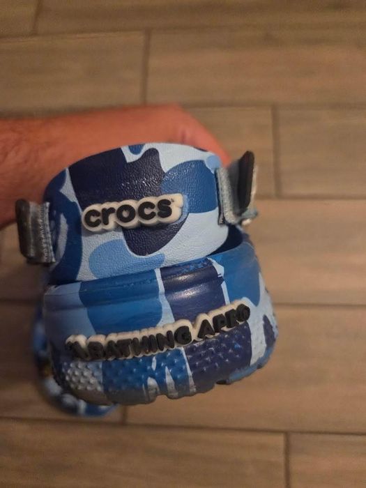 Crocs x bape albaștri