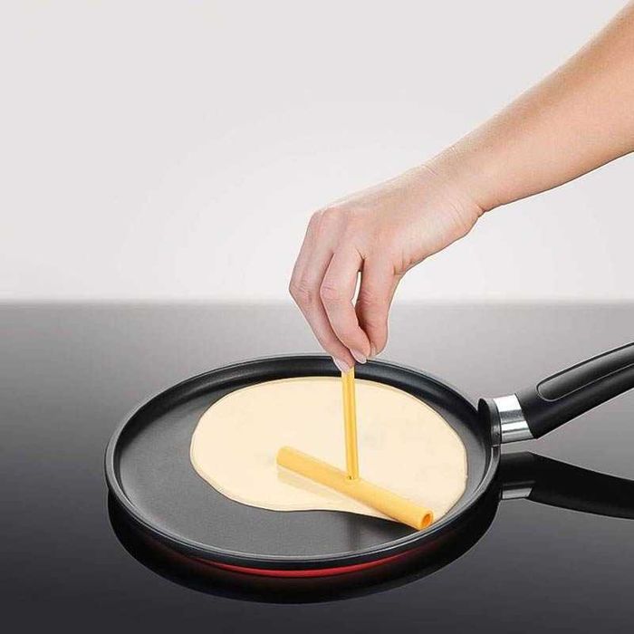 Шпатула за палачинки с ролер практичен помощник за перфектни палачинки